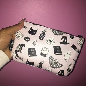 Makeup pouch